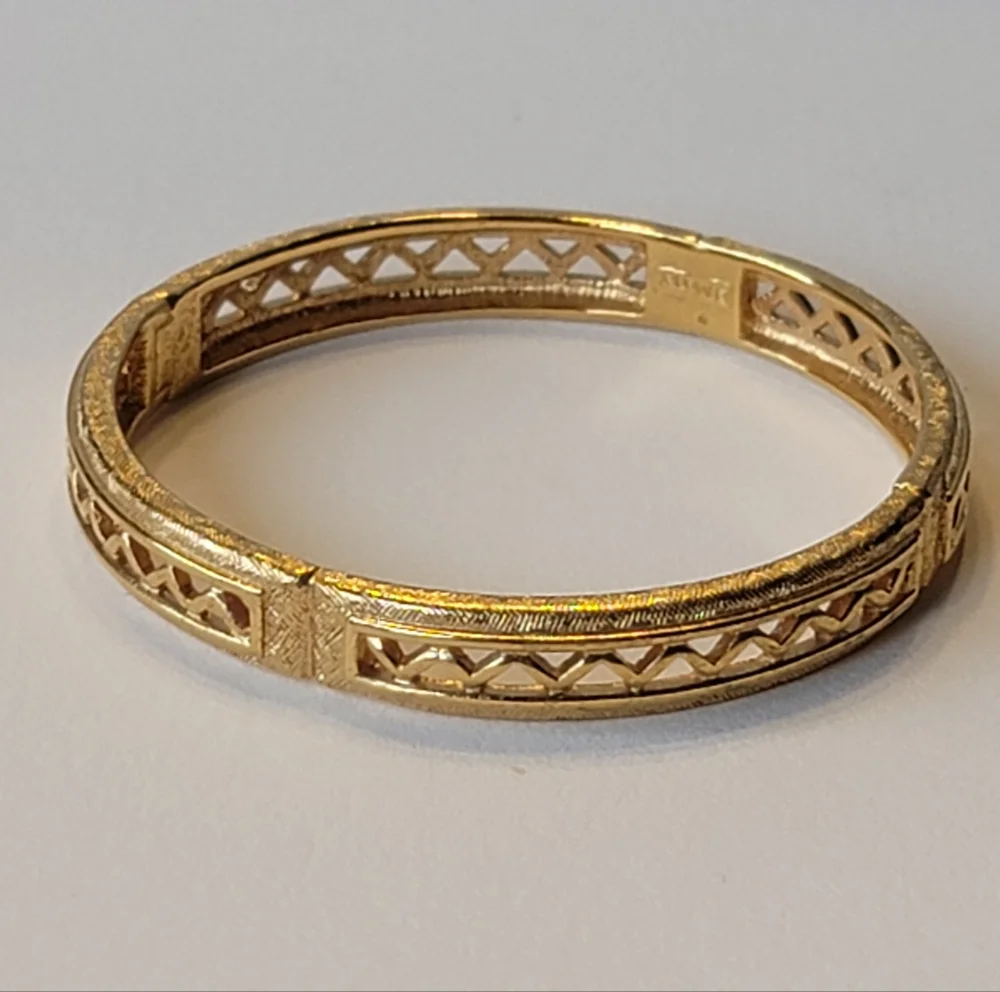Monet RARE Bangle / Gold Gilded Look / Goldtone, Vintage, Estate, Size 8 - Picture 1 of 10
